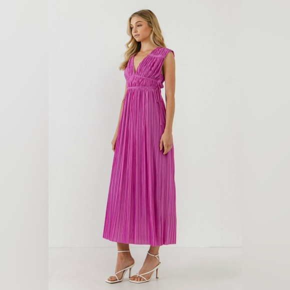 Endless Rose Pleated Midi Dress NWT - Picture 4 of 10